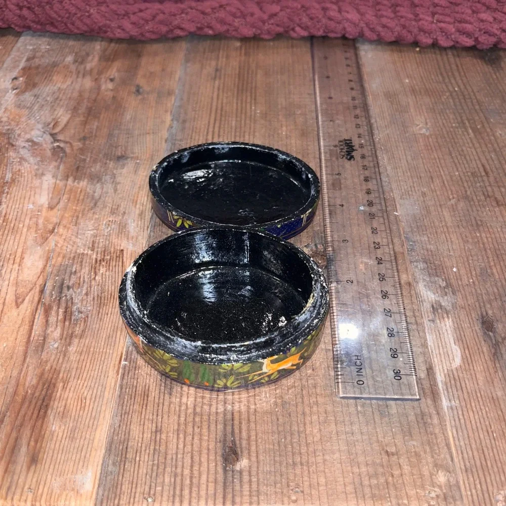 Unbranded vintage trinket